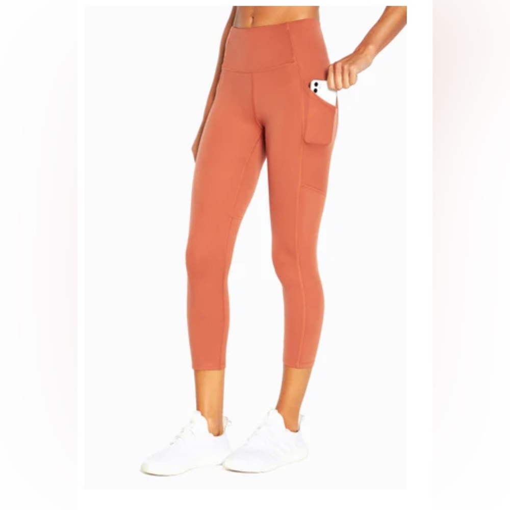 Marika Capri Leggings